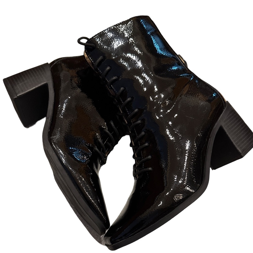 Journee Collection Covva lace-up